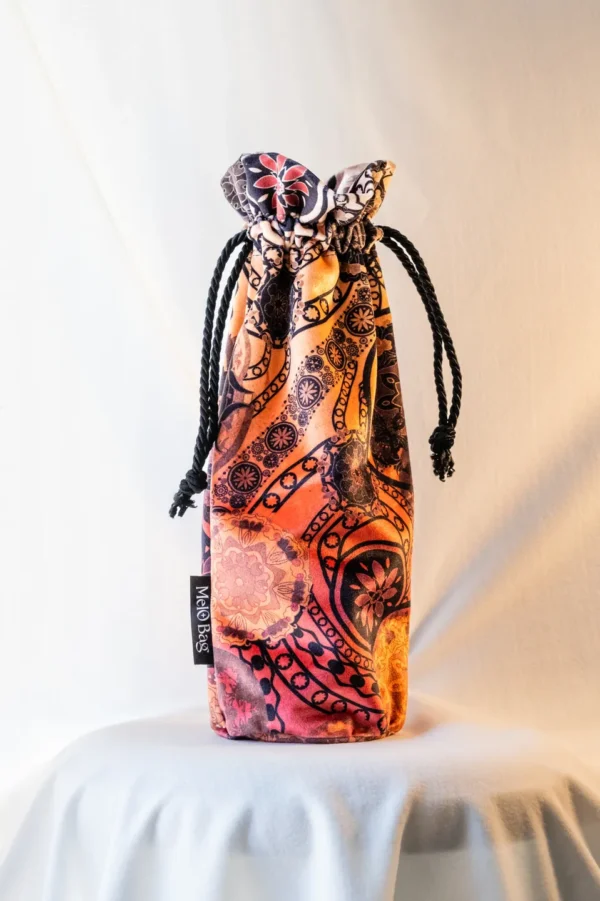 Red Medallion wine bag Front